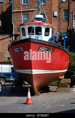 Bridlington Fischerboot auf trockenem Land England uk Stockfoto