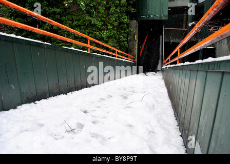 Straßen mit Schnee und Eis bedeckt Stockfoto