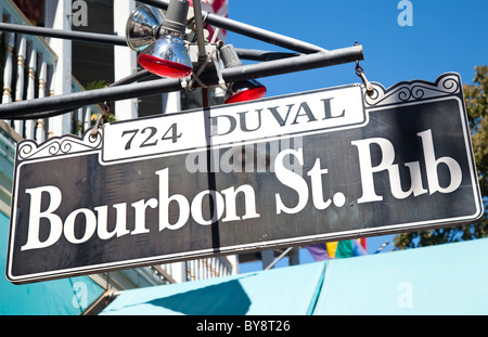 Melden Sie hängen vor Bourbon St. Pub 724 Duval Street, Key West, Florida, USA Stockfoto