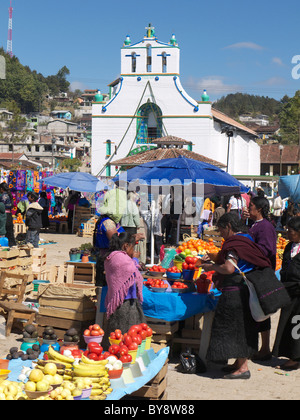 Chamulan Frau auf dem Markt von San Juan Chamula in der Nähe von San Cristobal, Chiapas, Mexiko Stockfoto