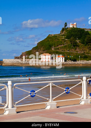 Der Strand von Ribadesella eine Stadt an der östlichen Küste von Asturien im Norden Spaniens Stockfoto