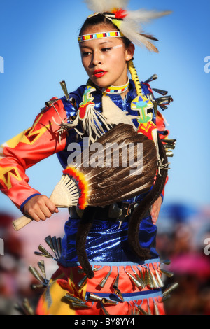 SCOTTSDALE, AZ - 7 Nov.: Tänzer teilnehmen in der 24. jährliche Red Mountain Eagle Pow Wow am 7. November 2010 in Scottsdale, AZ. Stockfoto