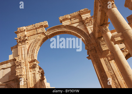 Torbogen über Einstieg in Grand Colonnaded Straße, Palmyra, Syrien Stockfoto