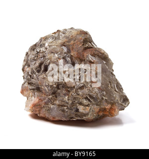 Stück von Glimmer oder Quarz-Rock aus niedrigen Perspektive isoliert auf weiss. Stockfoto