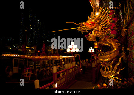 Die Ansicht, die Sie begrüßt, wenn Sie an der Jumbo Boot, Aberdeen Harbour, Hong Kong, China, Asien Bord Stockfoto