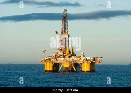 Transocean Ölbohrgerät, arbeitet für Petrobras brasilianischen Ölunternehmen in Campos Basin, Offshore Rio de Janeiro Staat. 2011. Stockfoto