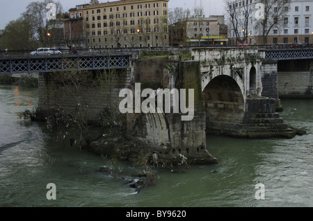 Italien. Rom. Pons Aemilius (Ponte Emilio) oder kaputte Brücke (Ponte Rotto), 193 v. Chr. am Fluss Tiber. Stockfoto