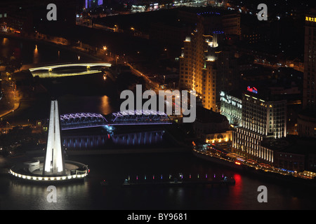 Nacht Blick auf die Brücken am Suzhou Creek in Shanghai, China. Stockfoto