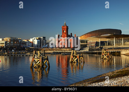 Das Pierhead Gebäude, der National Assembly for Wales und das Wales Millennium Centre in Cardiff Bay, Cardiff, UK Stockfoto