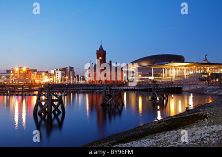 Das Pierhead Gebäude, der National Assembly for Wales und das Wales Millennium Centre in Cardiff Bay, Cardiff, UK Stockfoto