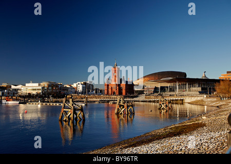 Das Pierhead Gebäude, der National Assembly for Wales und das Wales Millennium Centre in Cardiff Bay, Cardiff, UK Stockfoto