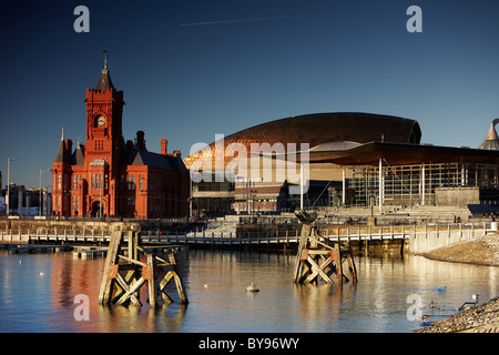 Das Pierhead Gebäude, der National Assembly for Wales und das Wales Millennium Centre in Cardiff Bay, Cardiff, UK Stockfoto