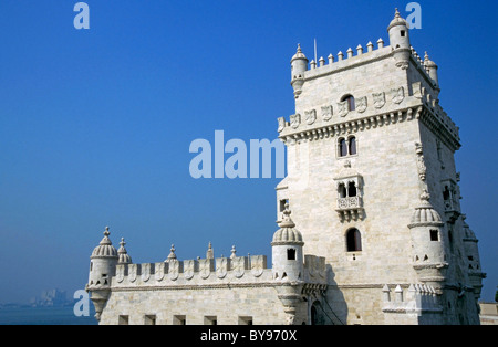 Beeindruckende steinerne Exterieur der Turm von Belem, Lissabon, Portugal. Stockfoto