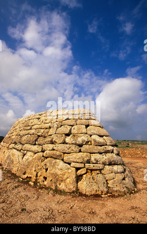 Neolithische Bonehouse Naveta des Tudons Frühzeit Talayot) Menorca, Spanien Stockfoto