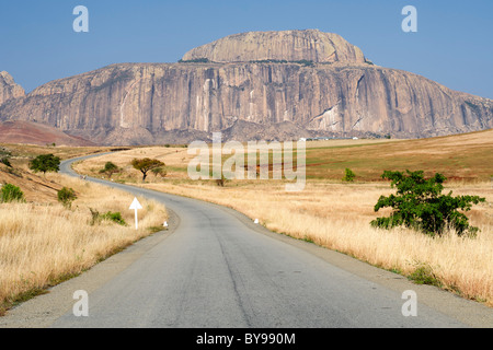 Fandana (das Tor zum Süden), einer Felsformation am Wegesrand RN7 im Südwesten Madagaskars. Stockfoto