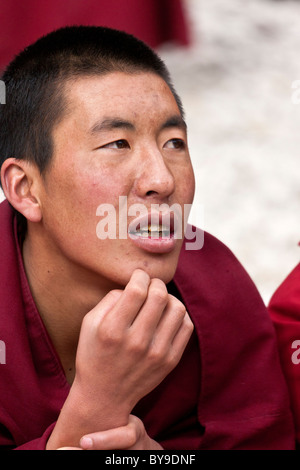 Mönch im Rathaushof diskutieren bei Sera Kloster Lhasa Tibet. JMH4610 Stockfoto