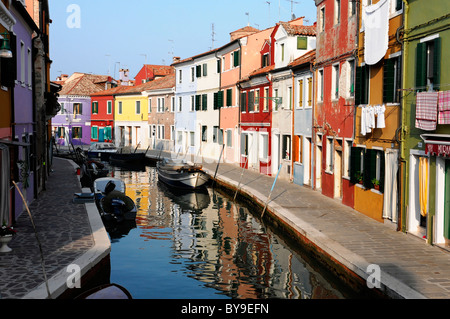 Kanal, Insel Burano, Venedig, Veneto, Italien, Europa Stockfoto