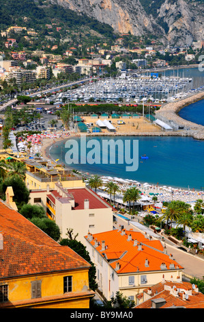 Luftbild von Hafen und Strand von Menton in Frankreich, Region Provence, Departement Alpes-Maritimes Stockfoto