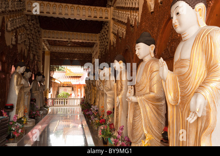 Buddhistische Statuen in Dhammikarama-birmanischen Tempel in Georgetown Penang Island Stockfoto