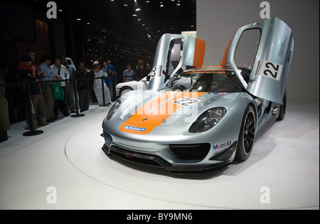 Der 918 RSR Porsche-Hybrid-Rennwagen auf der Qatar Motor Show International Erstausgabe Stockfoto