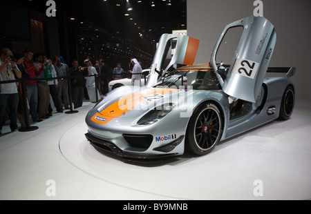 Der 918 RSR Porsche-Hybrid-Rennwagen auf der Qatar Motor Show International Erstausgabe Stockfoto