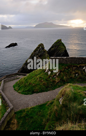 Dunquin Pier Atlantik und Inishtooskert Blasket Inseln Dingle Halbinsel County Kerry Irland Stockfoto