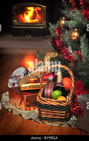 Christmaas Geschenke unter dem Weihnachtsbaum Stockfoto