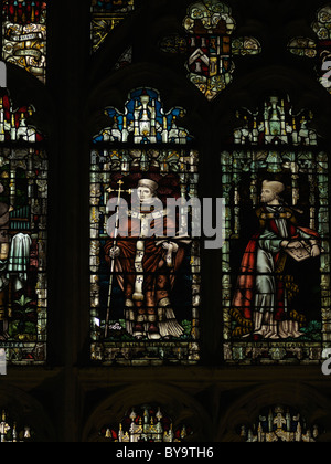Canterbury Kent England Canterbury Kathedrale Kapitelsaal Buntglasfenster Darstellung Saint Alphege und Erzbischof Lanfranc Stockfoto