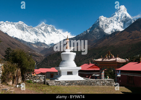 Die mächtigen Gipfel der Ama Dablam in der Everest Region Nepals gesehen vom Kloster Tengboche Stockfoto