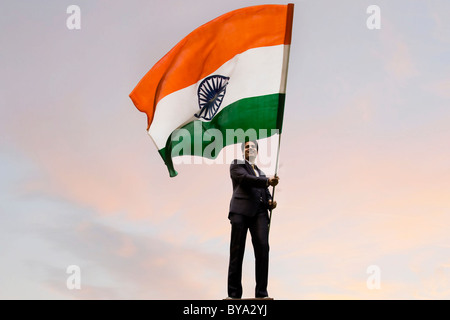 Unternehmer, die die indische Flagge Stockfoto
