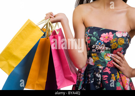 Frau Holding Shopping bags Stockfoto