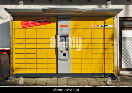 DHL Paket-Station, München, Bayern, Deutschland, Europa Stockfoto