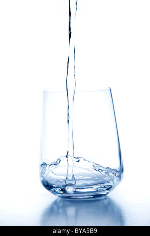 Glas Becher frisches Wasser