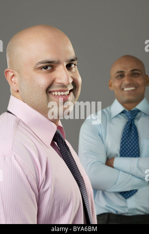 Porträt von zwei Führungskräfte von kahl Stockfoto