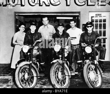 BUDDY HOLLY AND THE CRICKETS US pop-Gruppe von links auf dem Fahrrad: Joe Mauldin, Jerry Allison und Buddy Holly Stockfoto