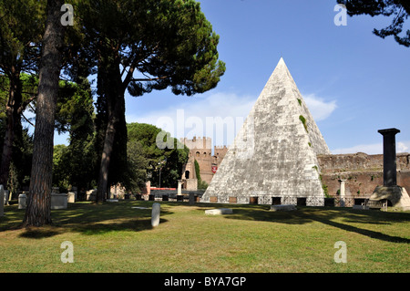 Cestius-Pyramide, Cestio Campo Friedhof, Rom, Latium, Italien, Europa Stockfoto