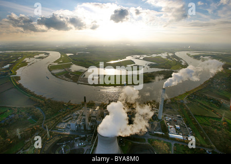 Luftaufnahme, Rheinbogen Rhine River bend mit Kraftwerk Kraftwerk Voerde, Rhein überflutet, Dinslaken, Ruhrgebiet region Stockfoto