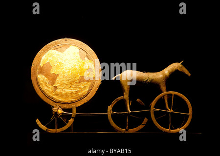 Solvognen, Sonnenwagen von Trundholm, aus der Bronzezeit am Display an das National Museum, Nationalmuseet, Kopenhagen, Dänemark Stockfoto