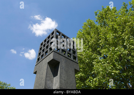 Denkmal für die Opfer der Nazi-Tyrannei von Andreas Sobeck, 1985, am Platz der Opfer des Artikelfolge quadratisch Stockfoto