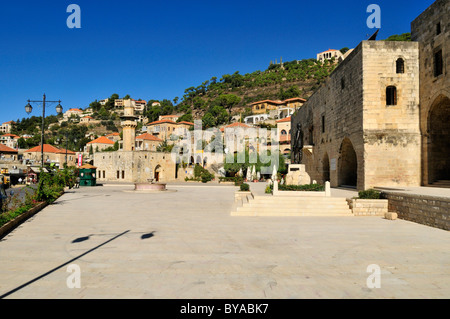 Historischen DerPlatz und alte Moschee in der historischen Stadt von Deir el-Qamar, Chouf, Libanon, Nahost, Westasien Stockfoto