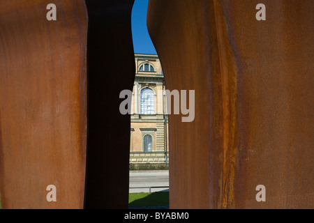 Buscando la Luz, auf der Suche nach Licht, Skulptur vor der Pinakothek der Moderne-Museum von Eduardo Chillida Stockfoto