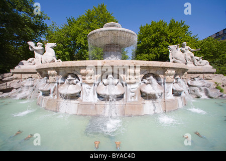 Wittelsbacher Brunnen, Brunnen von Adolf von Hildebrand, 1895, am Lenbachplatz Platz im historischen Stadtteil Altstadt-Lehel Stockfoto