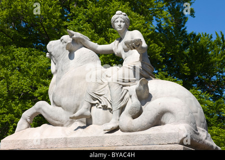 Wittelsbacher Brunnen, Brunnen von Adolf von Hildebrand, 1895, am Lenbachplatz Platz im historischen Stadtteil Altstadt-Lehel Stockfoto