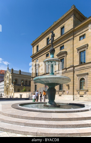 Kronprinz-Rupprecht-Brunnen-Brunnen von Bernhard Bleeker, 1961, Marstallplatz quadratisch, Altstadt-Lehel Bezirk, München, Bayern Stockfoto