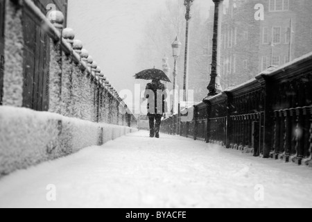 Snow Blizzard auf Battersea Bridge, Chelsea, London, UK Stockfoto