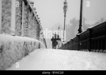 Snow Blizzard auf Battersea Bridge, Chelsea, London, UK Stockfoto