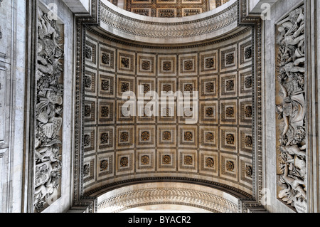 Ansicht von unten, Arc de Triomphe, Triumphbogen, Paris, Frankreich, Europa Stockfoto