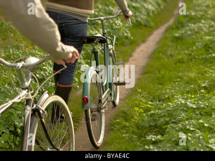 Paar alte Fahrräder, close-up drücken Stockfoto