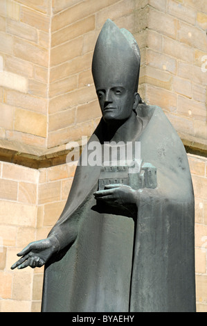 Statue des Bischofs St. Altfrid, Essen Kathedrale, Essener Münster, Essen, Ruhr Bereich, North Rhine-Westphalia, Deutschland, Europa Stockfoto