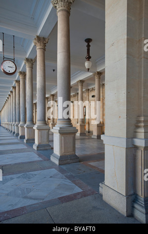 Fräsen Sie, Kolonnade, Mlynska Kolonnade, Carlsbad, Karlovy Vary, Böhmen, Tschechische Republik, Europa Stockfoto